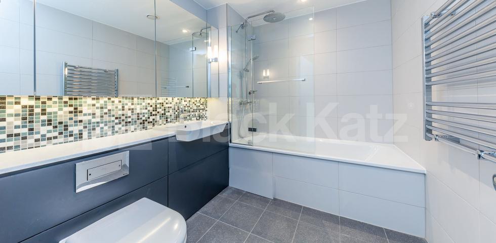 			LUXURY NEW 3 BED, 3 BATH WITH BALCONY!, 3 Bedroom, 1 bath, 1 reception Flat			 Cliff Villas, CAMDEN